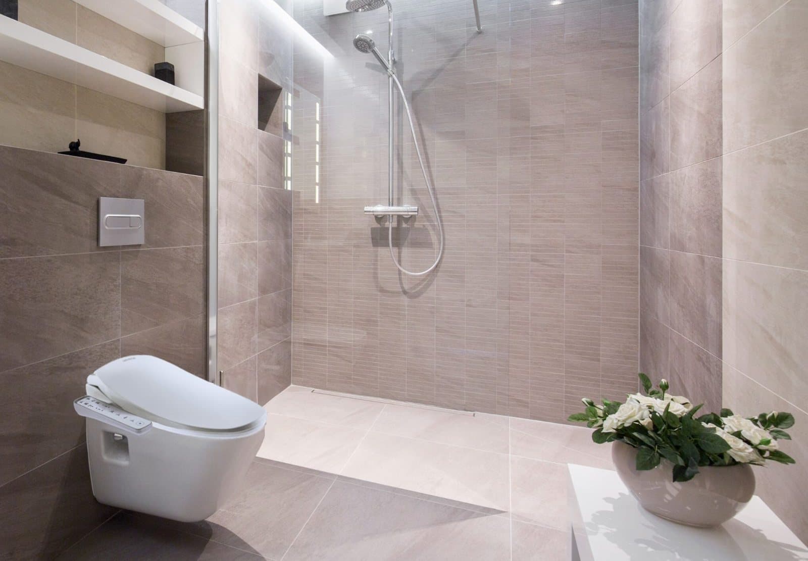 Leeventus DIB-J430 in un bagno moderno